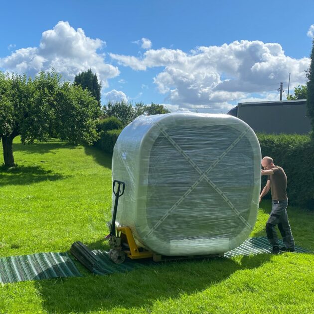 Moving the Gardenvity square wood-fired hot tub with a pallet truck